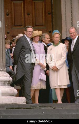 APRIL 2001 - LONDON, GROSSBRITANNIEN - Â RICHARD CHAMBURY ALPHA/GLOEB M041396 11 07 00.KÖNIG KONSTANTIN UND KÖNIGIN ANNE MARIE VON GRIECHENLAND MIT KÖNIGIN PAOLA VON BELGIEN UND EHEMANN.-THANKSGIVING ZUM 100. GEBURTSTAG DER KÖNIGIN MUTTER IN ST. PAUL'S CATHEDRAL IN LONDON. (Kreditbild: © Globe Photos/ZUMAPRESS.com) Stockfoto