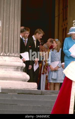 24. APRIL 2001 - LONDON, GROSSBRITANNIEN - Â RICHARD CHAMBURY ALPHA M041396 11 07 00.PRINZ HENRY, PRINZ WILLIAM & PRINZESSIN BEATRICE.-THANKSGIVING ZUM 100. GEBURTSTAG DER KÖNIGIN MUTTER IN ST. PAUL'S CATHEDRAL IN LONDON. (Kreditbild: © Globe Photos/ZUMAPRESS.com) Stockfoto