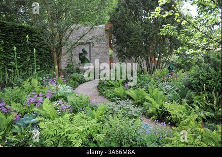 LONDON, Großbritannien - 21. MAI 2018: Der Morgan Stanley Garden für den NSPCC, entworfen von Chris Beardshaw auf der RHS Chelsea Flower Show Stockfoto