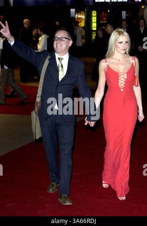 November 2003 - London, Großbritannien - 000409..VIC REEVES & NANCY SORRELL. „LOVE ACTUAL“ UK-FILMPREMIERE. ODEON, LEICESTER SQUARE, LONDON.11.16.2003. RICHARD CHAMBURY/linkUK/2003.K34130(Bild: © Globe Photos/ZUMAPRESS.com) Stockfoto