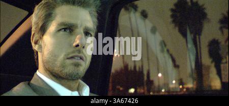 Erscheinungsdatum: 6. August 2004. FILMTITEL: Sicherheiten. STUDIO: Paramount Pictures. PLOT: Ein Taxifahrer findet sich die Geisel eine ansprechende Auftragskiller wie er seine Runden von Treffer zu Treffer in einer Nacht in La macht. Er muss einen Weg, sich selbst und ein letztes Opfer retten finden. Bild: TOM CRUISE stars wie Vincent. Stockfoto