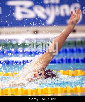 14. August 2008: Aaron Peirsol aus den Vereinigten Staaten schwimmt im Halbfinale des 200-Meter-Rückschlags am Donnerstag, den 14. August 2008, bei den Spielen der XXIX. Olympiade in Peking, China. (Paul Kitagaki Jr./Sacramento Bee/MCT) (Bild: © Paul Kitagaki Jr/MCT/ZUMAPRESS.com) Stockfoto