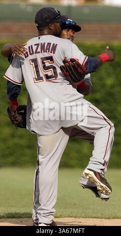 22. August 2008: Die Washington Nationals Christian Guzman und Willie Harris feiern 13-5 am Freitag, den 22. August 2008 den Sieg über die Chicago Cubs im Wrigley Field in Chicago, Illinois. (Phil Velasquez/Chicago Tribune/MCT) (Kreditbild: © Phil Velasquez/MCT/ZUMAPRESS.com) Stockfoto