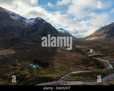 Die berühmte Lagangarbh Hütte am Fuße der Buachaille Etive Mòr Stockfoto