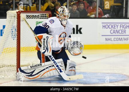 23. Oktober 2014: Boston, Massachusetts, USA – der New York Islanders-Torist Chad Johnson (30) spielt im NHL-Spiel zwischen den New York Islanders und den Boston Bruins im TD Garden in Boston, Massachusetts. Die Islanders besiegten die Bruins 2-3 in der regulatorischen Zeit. Eric Canha/CSM(Bild: © Eric Canha/Cal Sport Media/ZUMAPRESS.com) Stockfoto