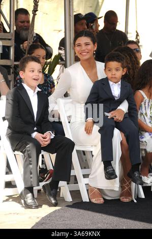 Paloma Jimenez und Kinder (Vin Diesel Familie) bei der Vin Diesel Hand & Footprint Zeremonie im TCL Chinese Imax Theater, Hollywood, CA Stockfoto