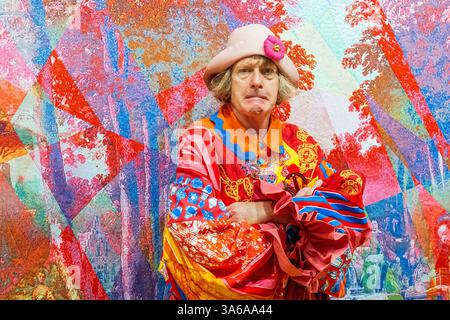 London, Großbritannien. März 2025. Grayson Perry: Wahnvorstellungen der Größe in der Wallace Collection. Eine große Ausstellung mit über 40 neuen Werken von Sir Grayson Perry, die vom 28. März bis 26. Oktober 2025 stattfindet. Es umfasst Keramiken, Wandteppiche, Möbel und Collagen, die neben einigen Meisterwerken der Wallace Collection ausgestellt wurden, die dazu beigetragen haben, Perrys Vision für diese Ausstellung zu inspirieren und zu gestalten, die am 65. Geburtstag des Künstlers eröffnet wird. Guy Bell/Alamy Live News Stockfoto