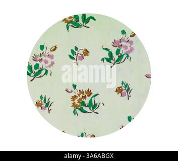Ein zarter Stoff mit einem weichen Blumenmuster mit Pastellblüten und grünem Laub, der ein charmantes und skurriles Design schafft. Klassische Kunst mit modernem Touch, neu interpretiert von Artotop, transformierte französische Stoffe, erste Hälfte des 19. Jahrhunderts Stockfoto
