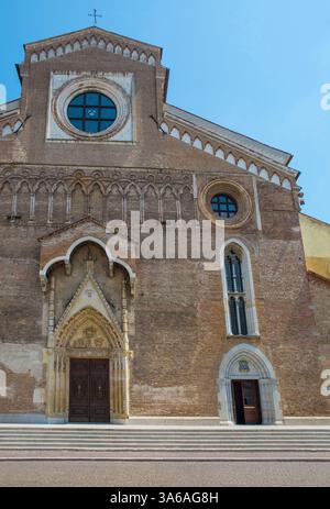 Piazza del Duomo, Udine, Friaul, N.W. Italien. Erbaut um 13. Jahrhundert im romanisch-gotischen Stil, dann umfangreich modifiziert im Barock, 17. Jahrhundert Stockfoto