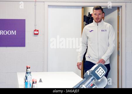 Brüssel, Belgien März 2025. Jan Vertonghen von Anderlecht wurde während einer Pressekonferenz von RSC Anderlecht und Vertonghen vorgestellt, um das Ende seiner Karriere am Dienstag, den 25. März 2025, in Brüssel bekannt zu geben. BELGA FOTO HATIM KAGHAT Credit: Belga News Agency/Alamy Live News Stockfoto