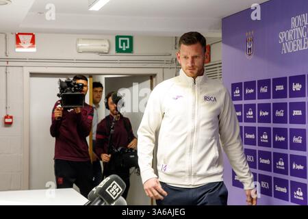 Brüssel, Belgien März 2025. Jan Vertonghen von Anderlecht wurde während einer Pressekonferenz von RSC Anderlecht und Vertonghen vorgestellt, um das Ende seiner Karriere am Dienstag, den 25. März 2025, in Brüssel bekannt zu geben. BELGA FOTO HATIM KAGHAT Credit: Belga News Agency/Alamy Live News Stockfoto