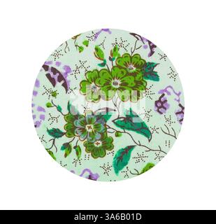Ein kreisförmiges Muster aus Stoff mit einem zarten Blumenmuster in Grün- und Lila-Tönen auf weichem Hintergrund, das ein charmantes, Vintage-inspiriertes Design schafft. Klassische Kunst mit modernem Touch, neu interpretiert von Artotop, transformierte französische Stoffe, erste Hälfte des 19. Jahrhunderts Stockfoto