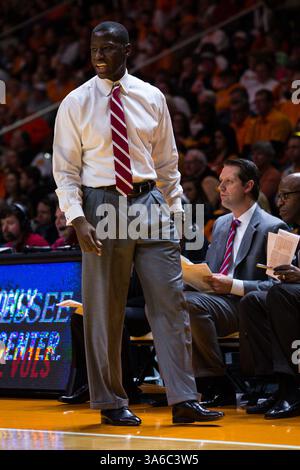 10. Januar 2015: Cheftrainer Anthony Grant von der Alabama Crimson Tide während des NCAA-Basketballspiels zwischen den University of Tennessee Volunteers und der University of Alabama Crimson Tide in der Thompson Boling Arena in Knoxville TN (Credit Image: © Tim Gangloff/Cal Sport Media/ZUMAPRESS.com) Stockfoto