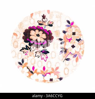 Ein runder dekorativer Teller mit einem lebhaften Blumenmuster und blühenden Blumen in Rosa-, Braun- und Cremefarben vor einem strukturierten Hintergrund. Das Design strahlt einen Vintage-Charme aus und kombiniert komplexe Details und auffällige Farben. Klassische Kunst mit modernem Touch, neu interpretiert von Artotop, transformierte französische Stoffe, erste Hälfte des 19. Jahrhunderts Stockfoto