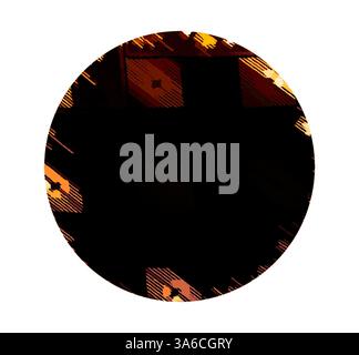 Ein kreisförmiges Design mit auffälligen geometrischen Mustern und einer Mischung aus dunklen und warmen Tönen, die eine moderne, abstrakte Optik schaffen. Klassische Kunst mit modernem Touch, neu interpretiert von Artotop, transformierte französische Stoffe, erste Hälfte des 19. Jahrhunderts Stockfoto