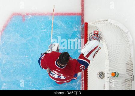 27. JANUAR 2015: Der Torwart Carey Price #31 der Montreal Canadiens setzt seinen Helm im NHL-Spiel zwischen den Dallas Stars und den Montreal Canadiens im Bell Centre in Montreal, Quebec, Kanada. Die Montreal Canadiens besiegten die Dallas Stars mit 3:2. Philippe Bouchard/CSM(Bild: © Philippe Bouchard/Cal Sports Med/Cal Sport Media/ZUMAPRESS.com) Stockfoto