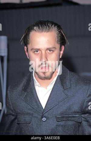 Juni 1999; Los Angeles, CA, USA; Schauspieler GIOVANNI RIBISI bei Eric Clapton Guitar Auction Party. Stockfoto