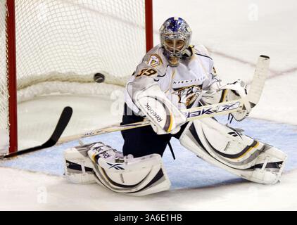 12. Juni 2000: Dan Ellis, Torhüter der Nashville Predators, lenkt am Mittwoch, den 15. Oktober 2008, im American Airlines Center in Dallas, Texas einen Torschuss gegen die Dallas Stars ab. Die Stars besiegten die Predators mit 6:4. (Kelley Chinn/Fort Worth Star-Telegram/MCT) (Kreditbild: © Kelley Chinn/MCT/ZUMAPRESS.com) Stockfoto