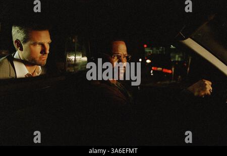 Erscheinungsdatum: 6. August 2004. FILMTITEL: Sicherheiten. STUDIO: Paramount Pictures. PLOT: Ein Taxifahrer findet sich die Geisel eine ansprechende Auftragskiller wie er seine Runden von Treffer zu Treffer in einer Nacht in La macht. Er muss einen Weg, sich selbst und ein letztes Opfer retten finden. Bild: TOM CRUISE als Vincent und JAMIE FOXX, die Sterne als Max. Stockfoto