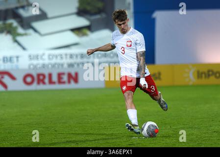 NIECIECZA, POLEN - 21. MÄRZ 2025: Freundschaftsspiel unter 20 Elite League Polen gegen Rumänien 1:0. Auf Foto Igor Drapiński (3). Stockfoto