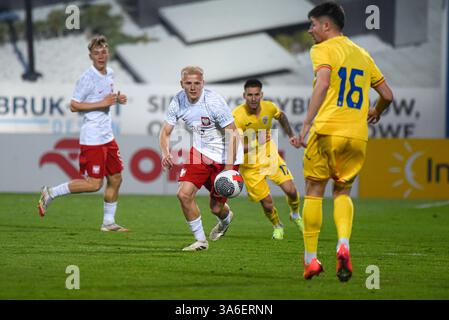 NIECIECZA, POLEN - 21. MÄRZ 2025: Freundschaftsspiel unter 20 Elite League Polen gegen Rumänien 1:0. Auf Foto Miłosz Brzozowski (15). Stockfoto