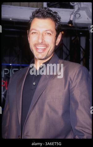 Oktober 1996; Hollywood, CA, USA; Schauspieler JEFF GOLDBLUM nimmt an der Premiere von Swingers Teil. (Michelson - Hutchins/1996) Stockfoto