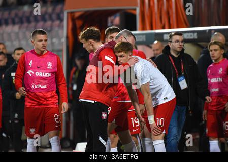 NIECIECZA, POLEN - 21. MÄRZ 2025: Freundschaftsspiel unter 20 Elite League Polen gegen Romani. Jordan Majchrzak, nachdem er einen Elfmeter verpasst hatte. Stockfoto