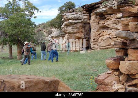 September 2008 - Picture Canyon im Comanche National Grassland ist das ganze Jahr über für selbstgeführte Touren geöffnet. Während des Herbstes oder der Frühlingsnachtgleiche ist die Crack Cave für ein paar Tage für die Öffentlichkeit geöffnet und jeder kann die Hash-Markierungen sehen, die Experten seit Jahren verwirren. (Dave Philipps/Colorado Springs Gazette/MCT) (Kreditbild: © Dave Philipps/MCT/ZUMAPRESS.com) Stockfoto