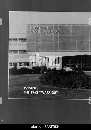 Die Ausgabe 1962 des Jahrbuchs „62 Warrior“ von der Hopkins High School enthält Studentenclubs, Sport, Lehrerprofile und Schulveranstaltungen aus dem akademischen Jahr 1961-1962. Stockfoto