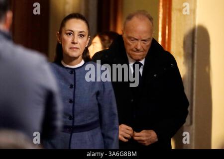 Mexiko-Stadt, Mexiko. März 2025. Die mexikanische Präsidentin Claudia Sheinbaum Pardo nimmt zweiwöchentlich an den Sicherheitskabinetten Teil, die auf einer Pressekonferenz im Nationalpalast teilnehmen. Am 25. März 2025 in Mexiko-Stadt. (Foto: Luis Barron/ Credit: Eyepix Group/Alamy Live News Stockfoto