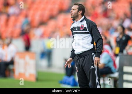 Oktober 2014 - Houston, Texas, USA S - D.C. United Head Coach Ben Olsen beobachtet während eines MLS-Spiels zwischen den Houston Dynamo und DC United am 12. Oktober 2014 im BBVA Compass Stadium in Houston, Texas. DC gewann das Spiel mit 3:1. (Bild: © Trask Smith/ZUMA Wire) Stockfoto