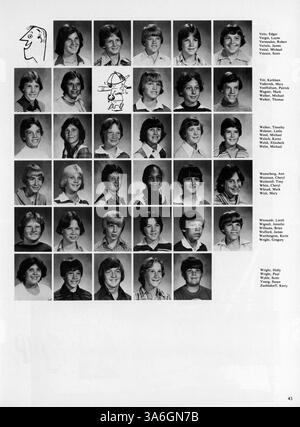 Dieses Hubert Olson Junior High Yearbook von 1978 bietet eine detaillierte Aufzeichnung des Schuljahres 1977-1978, einschließlich Schülerfotos, Lehrerlisten und sportlichen Highlights. Stockfoto
