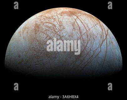 25. November 2014 - Jupiter - die faszinierende Oberfläche von Jupiters eiskaltem Mond Europa erhebt sich in dieser neu aufbereiteten Farbansicht, die aus Bildern der NASA-Raumsonde Galileo in den späten 1990er Jahren entstanden ist Dies ist die Farbansicht von Europa von Galileo, die den größten Teil der Mondoberfläche mit der höchsten Auflösung zeigt. Die Ansicht wurde zuvor als Mosaik mit geringerer Auflösung und stark verbesserter Farbe veröffentlicht (siehe PIA02590). Um diese neue Version zu erstellen, wurden die Bilder zu einer realistischen Farbansicht der Oberfläche zusammengefügt, die annähernd dem Anschein von Europa für den Menschen entspricht Stockfoto