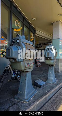 Kinoprojektoren des deutschen Herstellers Bauer aus dem Jahr 1968, in der Nähe des Kinos. Die besten und langlebigen Filmprojektoren weltweit. März 02 Stockfoto