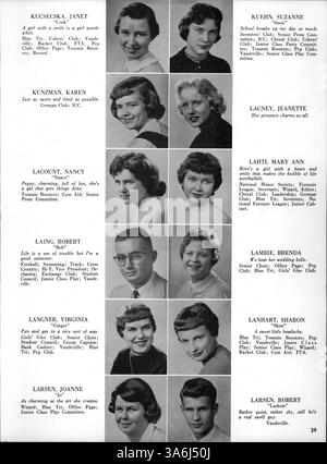 Das Jahrbuch „Wizard“ 1957 von der Edison High School zeigt die Höhepunkte des Schuljahres 1956-1957, darunter Schüler, Dozenten, außerschulische Aktivitäten, Leichtathletik, und wichtige Ereignisse. Stockfoto