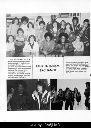Diese Ausgabe des Jahrbuchs „76 Wizard“ von der Edison High School beleuchtet das Schuljahr 1975-1976, einschließlich Schüleraktivitäten, Lehrkörper, Leichtathletik, Clubs, und afroamerikanische Geschichte. Stockfoto