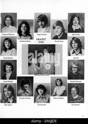 Diese Ausgabe des Jahrbuchs „76 Wizard“ von der Edison High School aus dem Jahr 1976 bietet einen vollständigen Überblick über das Schuljahr 1975-1976 und behandelt akademische, athletische und kulturelle Höhepunkte, einschließlich eines Abschnitts zur Geschichte der Afroamerikaner. Stockfoto