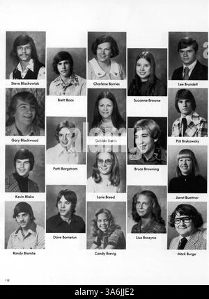 Die Ausgabe 1976 des „76 Wizard“ Jahrbuchs an der Edison High School bietet eine Momentaufnahme des Schuljahres 1975-1976 mit Schüleraktivitäten, sportlichen Höhepunkten und einem Schwerpunkt auf der Geschichte Afroamerikas. Stockfoto