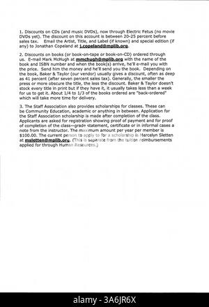 Das 2007 Minneapolis Public Library Official Bulletin ist eine wöchentliche Publikation, die die Mitarbeiter über interne Updates, Veranstaltungen und Bibliotheksprogramme auf dem Laufenden hält. Stockfoto