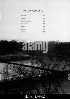 Das Washburn Yearbook 1968 mit dem Titel „68 Wahian“ zeigt Porträts von Studenten und Lehrkräften, Schulclubs, Sportmannschaften und wichtige Veranstaltungen aus dem akademischen Jahr 1967-1968. Das Jahrbuch betont auch die afroamerikanische Geschichte und die kulturelle Vielfalt der Schule. Stockfoto