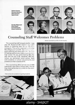 Das Wahian Washburn Jahrbuch 68 aus dem Jahr 1968 zeigt das Studentenleben, Vereine, Leichtathletik und bemerkenswerte Veranstaltungen an der Washburn High School während des akademischen Jahres 1967-1968, mit besonderem Fokus auf den Einfluss der afroamerikanischen Schüler auf die Schulgemeinschaft. Stockfoto