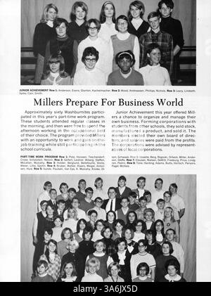 Das Washburn Jahrbuch 1968 „68 Wahian“ zeigt wichtige Momente aus dem Schuljahr 1967-1968 an der Washburn High School und dokumentiert Studenten, Dozenten, Leichtathletik, Clubs, und andere Veranstaltungen, mit einem Schwerpunkt auf den Beiträgen afroamerikanischer Schüler zur Schulgemeinschaft. Stockfoto