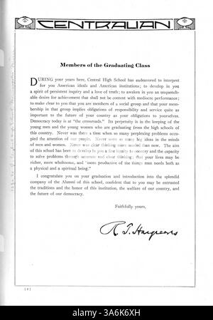 Das Centralian Jahrbuch 1920 der Central High School zeigt Schüler, Lehrer, Vereine, Leichtathletik und Veranstaltungen aus dem Schuljahr 1919-1920 und beleuchtet die Geschichte der afroamerikanischen Bevölkerung. Stockfoto
