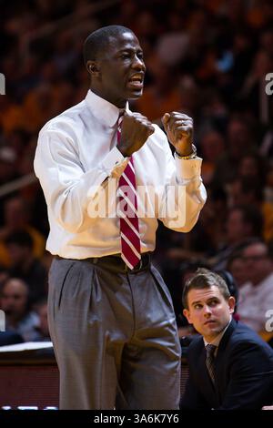 10. Januar 2015: Cheftrainer Anthony Grant von der Alabama Crimson Tide während des NCAA-Basketballspiels zwischen den University of Tennessee Volunteers und der University of Alabama Crimson Tide in der Thompson Boling Arena in Knoxville TN (Credit Image: © Tim Gangloff/Cal Sport Media/ZUMAPRESS.com) Stockfoto