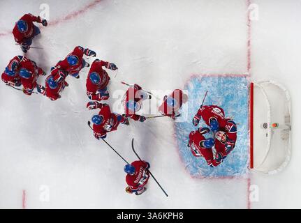 27. JANUAR 2015: Die Spieler der Montreal Canadiens gratulieren dem Montreal Canadiens Torwart Carey Price #31 während eines NHL-Spiels zwischen den Dallas Stars und den Montreal Canadiens im Bell Centre in Montreal, Quebec, Kanada. Die Montreal Canadiens besiegten die Dallas Stars mit 3:2. Philippe Bouchard/CSM(Bild: © Philippe Bouchard/Cal Sports Med/Cal Sport Media/ZUMAPRESS.com) Stockfoto