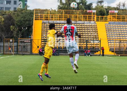 Bogota, Kolumbien. März 2025. BetPlay Dimayor League Spiel zwischen Bogota F.. C und Patriotas in Bogota, Colombias Techo Stadion, 24. März 2025. Foto: Sergio Ramirez Lesmes/Long Visual Press Credit: Long Visual Press/Alamy Live News Stockfoto