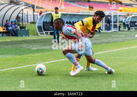 Bogota, Kolumbien. März 2025. BetPlay Dimayor League Spiel zwischen Bogota F.. C und Patriotas in Bogota, Colombias Techo Stadion, 24. März 2025. Foto: Sergio Ramirez Lesmes/Long Visual Press Credit: Long Visual Press/Alamy Live News Stockfoto