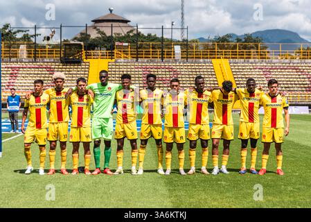 Bogota, Kolumbien. März 2025. Bogota F. C posiert während des BetPlay Dimayor League Spiels zwischen Bogota F. C und Patriotas in Bogota, Colombias Techo Stadion, 24. März 2025. Foto: Sergio Ramirez Lesmes/Long Visual Press Credit: Long Visual Press/Alamy Live News Stockfoto
