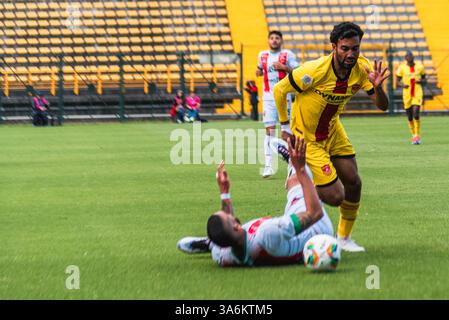 Bogota, Kolumbien. März 2025. BetPlay Dimayor League Spiel zwischen Bogota F.. C und Patriotas in Bogota, Colombias Techo Stadion, 24. März 2025. Foto: Sergio Ramirez Lesmes/Long Visual Press Credit: Long Visual Press/Alamy Live News Stockfoto