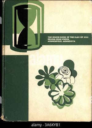 Dieses Jahrbuch dokumentiert Schüler, Lehrer, Vereine, Leichtathletik und Veranstaltungen aus dem Schuljahr 1965-1966 an der Regina High School. Stockfoto